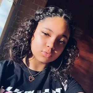 Meet your Posher, Kayla